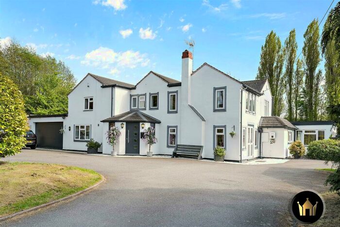 4 Bedroom Detached House For Sale In Birmingham Road, Mappleborough Green, Studley, B80