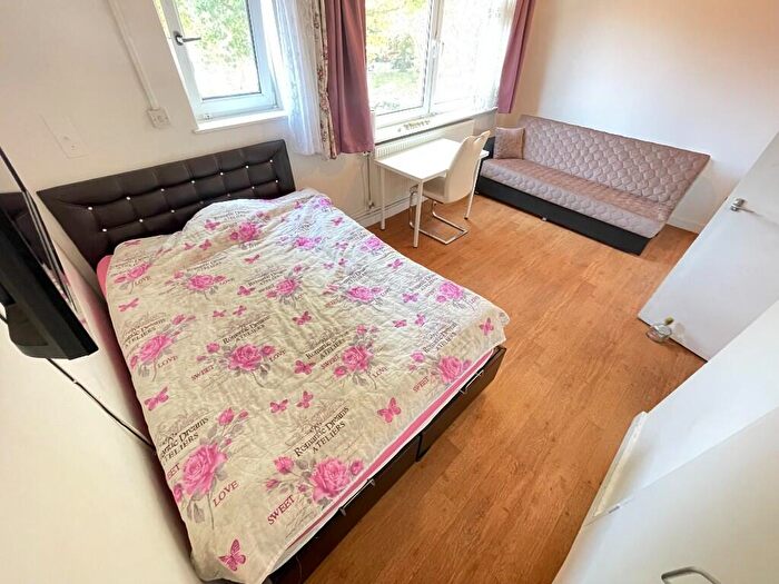 Studio To Rent In Highbury Quadrant, London, N5