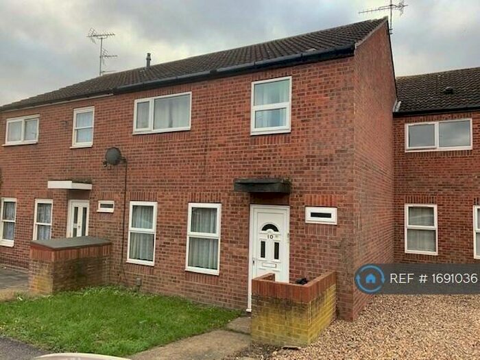 4 Bedroom Semi-Detached House To Rent In Affleck Road, Colchester, CO4