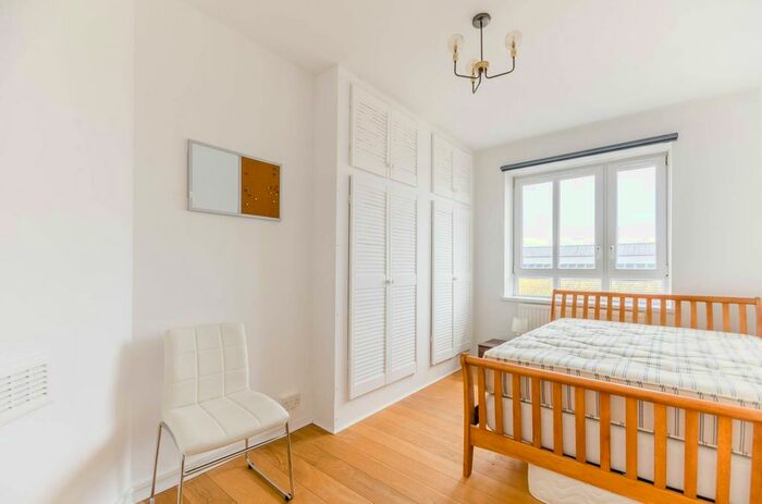 3 Bedroom Flat To Rent In Field Road, Barons Court, London, W6