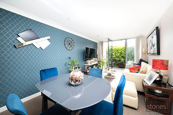 2 Bedroom Flat For Sale In Hope Close, London, NW4