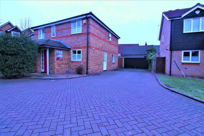 4 Bedroom Property To Rent In Warlow Close, Enfield, EN3