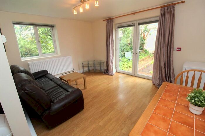 2 Bedroom Flat To Rent In Richmond Road, Roath, Cardiff, CF24