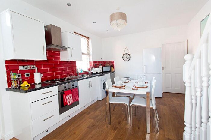 1 Bedroom Semi Detached House To Rent In Reginald Street, Leeds, LS7
