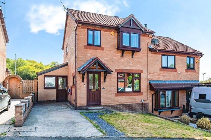 3 Bedroom Semi Detached House For Sale In Fenton Fields, Rotherham, S61