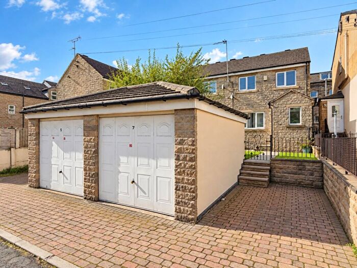 3 Bedroom Semi-Detached House For Sale In Prospect Villas, Cleckheaton, BD19