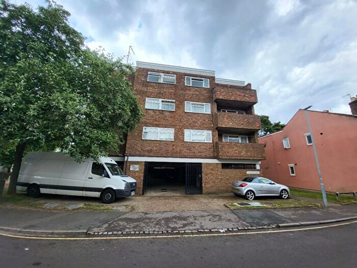 1 Bedroom Flat To Rent In Large Bed Flat With Balcony In Windsor Court, Luton, LU1