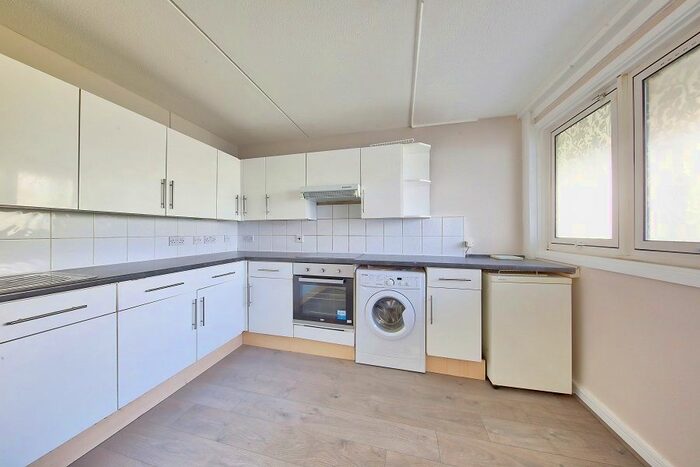 4 Bedroom Flat To Rent In Falkener Court, Francis Chichester Way, London SW11