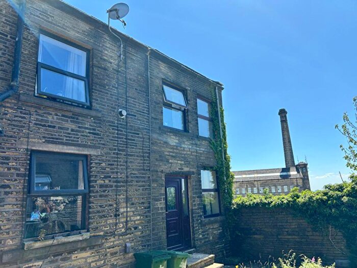 3 Bedroom Terraced House For Sale In Gothic Street, Queensbury, BD13