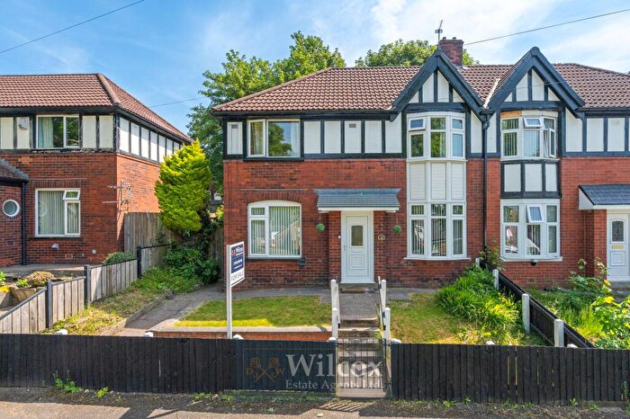 3 Bedroom Semi-Detached House For Sale In Green Way, Bolton, BL1