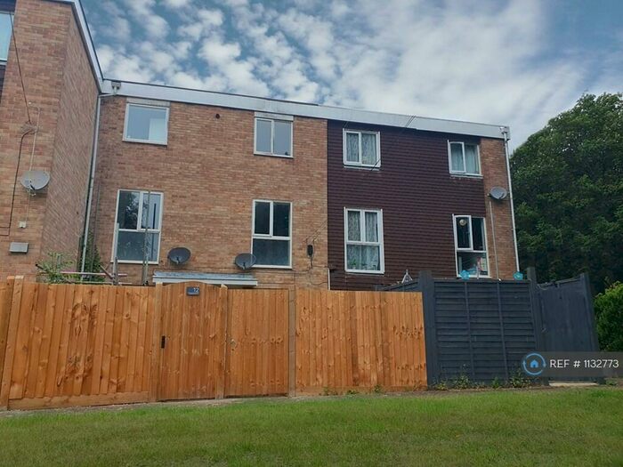 2 Bedroom Maisonette To Rent In Tickleford Drive, Southampton, SO19