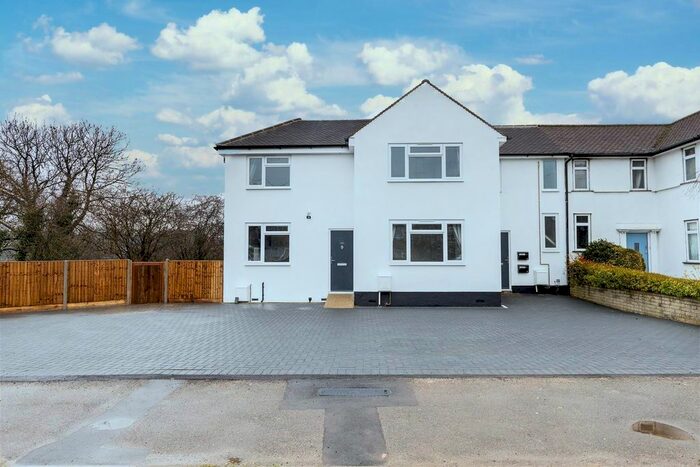 1 Bedroom Flat To Rent In Park Avenue, Bushey, WD23