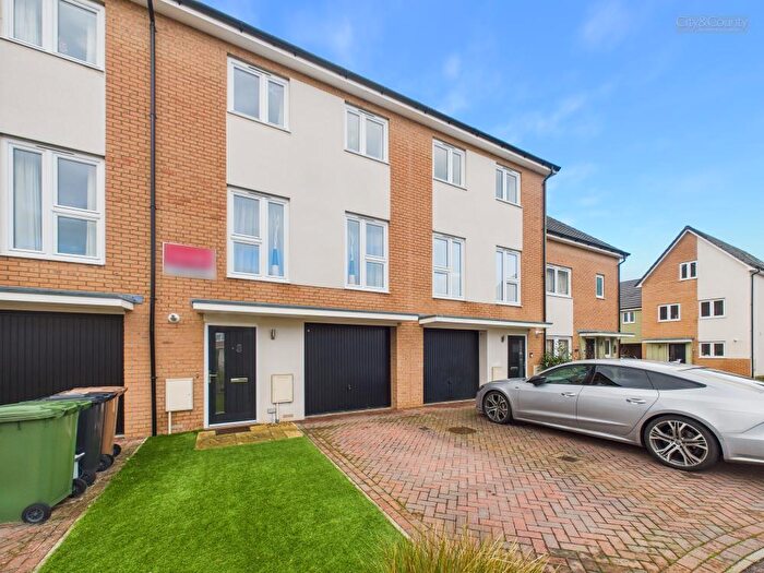 4 Bedroom Semi Detached House For Sale In Chapman Avenue, Peterborough, PE3