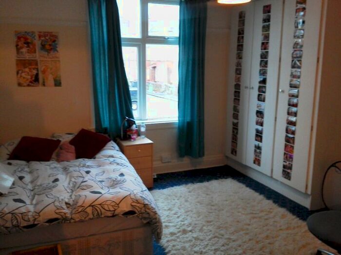 7 Bedroom Semi-Detached House To Rent In St Michaels Villas, Headingley, Leeds, LS6