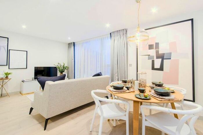 2 Bedroom Flat To Rent In Redwell House, West Ealing, London, W13