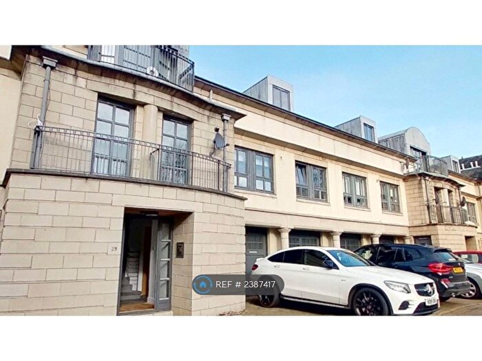 3 Bedroom Maisonette To Rent In Cavalry Park Drive, Edinburgh, EH15