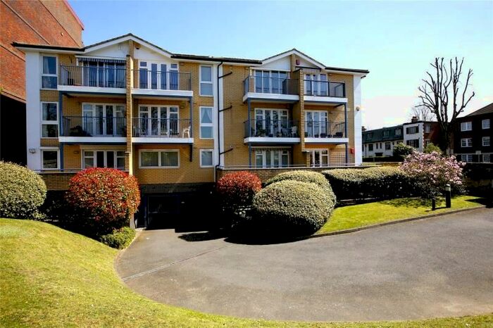 2 Bedroom Flat To Rent In Portsmouth Road, Kingston Upon Thames, Surrey, KT1