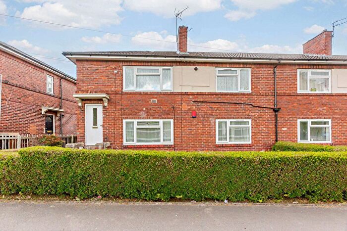 2 Bedroom Flat For Sale In Wykebeck Mount, Leeds, LS9