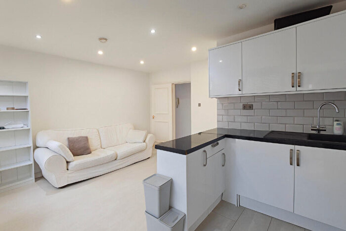 1 Bedroom Flat To Rent In Lion Mills, Hackney Road, London, E2