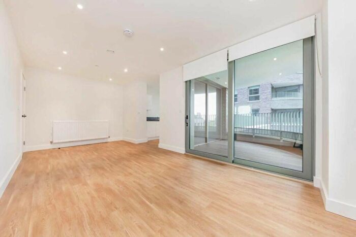 2 Bedroom Flat To Rent In Union Way, London, NW10