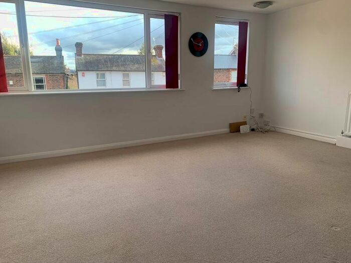 2 Bedroom Flat To Rent In Commercial Road, Paddock Wood, Tonbridge, TN12
