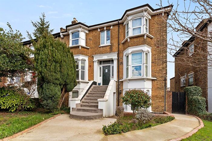 1 Bedroom Apartment For Sale In Hermon Hill, Wanstead, E11