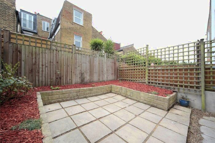 2 Bedroom Flat To Rent In Dagnan Road, Clapham South, London, SW12