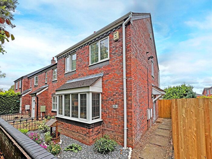 3 Bedroom End Terrace House For Sale In Goldney Court, Horsehay, Telford, Shropshire, TF4