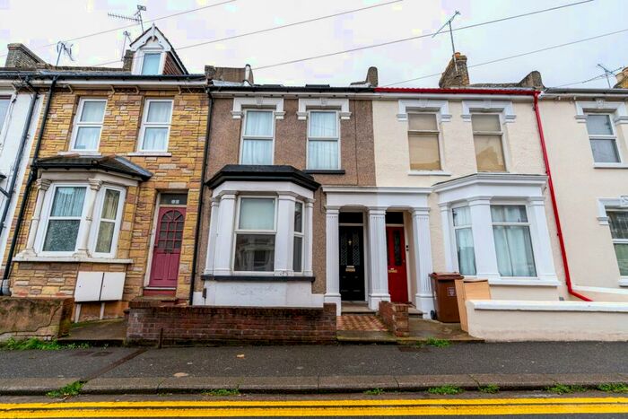 4 Bedroom Terraced House To Rent In Rochester Avenue, Rochester, Kent, ME1