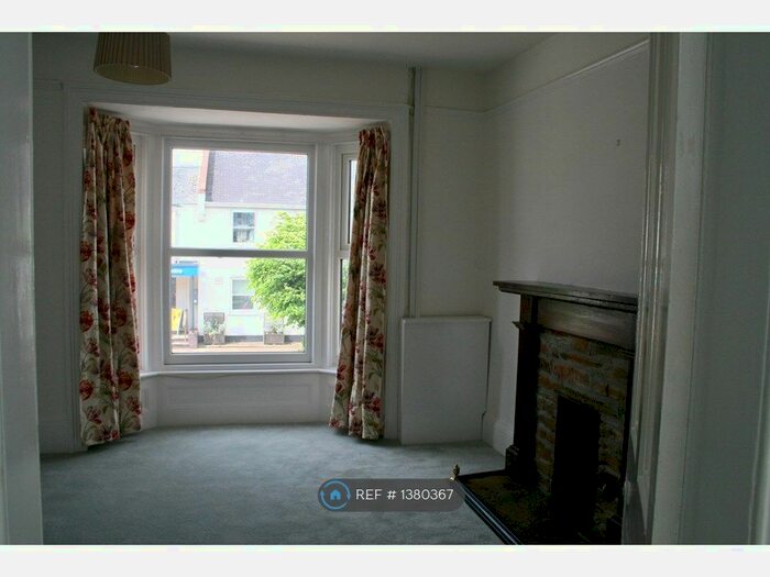 3 Bedroom Flat To Rent In East Street, South Molton, EX36
