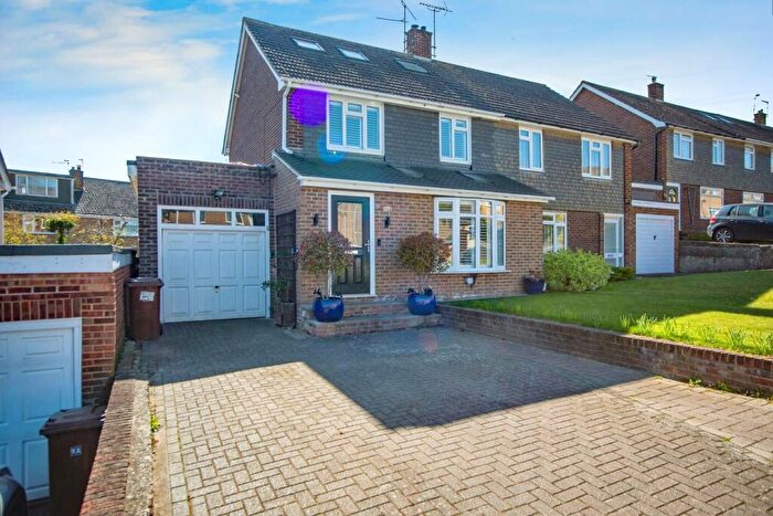 4 Bedroom Semi-Detached House For Sale In Charles Drive, Cuxton, Rochester, ME2