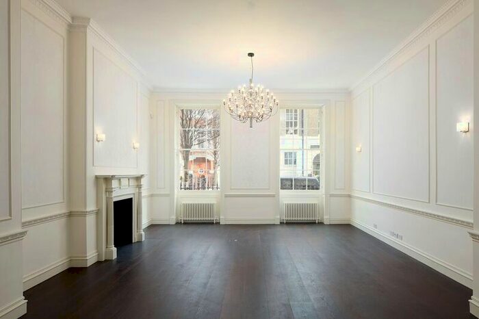 3 Bedroom Flat To Rent In Upper Wimpole Street, Marylebone Village, London, W1G