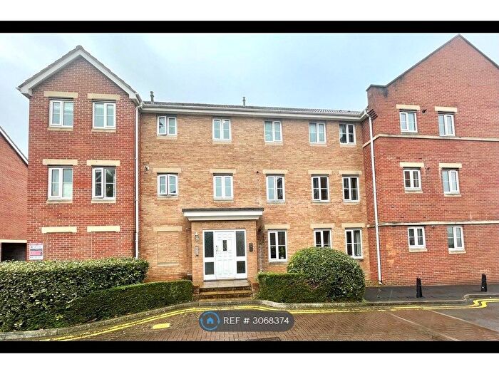 2 Bedroom Flat To Rent In Hedgers Close, Ashton, Bristol, BS3