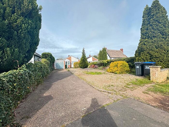 2 Bedroom Detached Bungalow To Rent In Whitnash Road, Whitnash, CV31