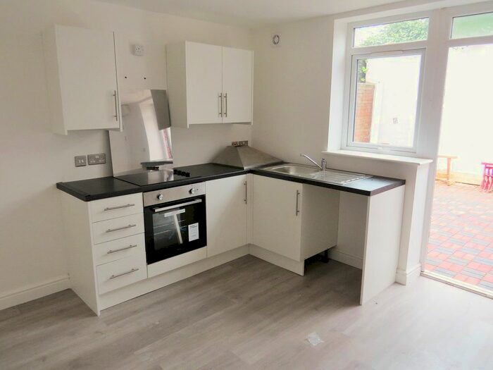 2 Bedroom Flat To Rent In Coton Road, Nuneaton, Warwickshire, CV11