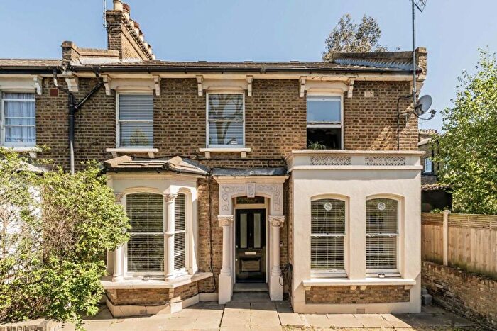 4 Bedroom House For Sale In Victoria Terrace, London, N4