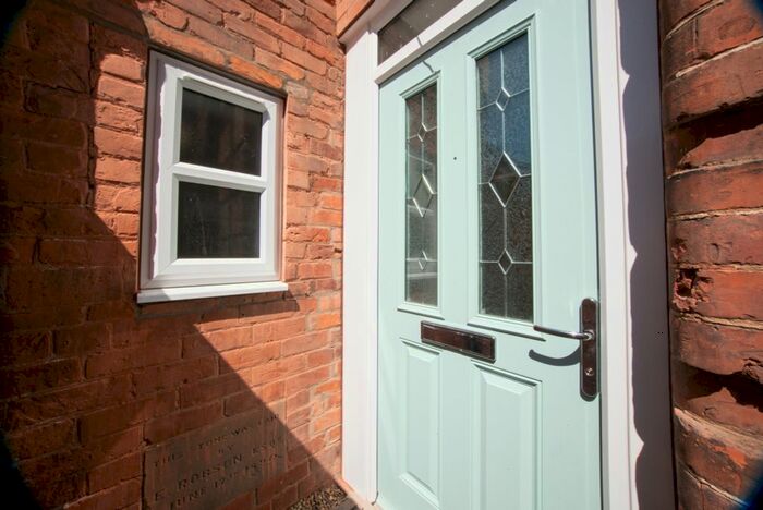 2 Bedroom Flat To Rent In Market Place, Hornsea, HU18