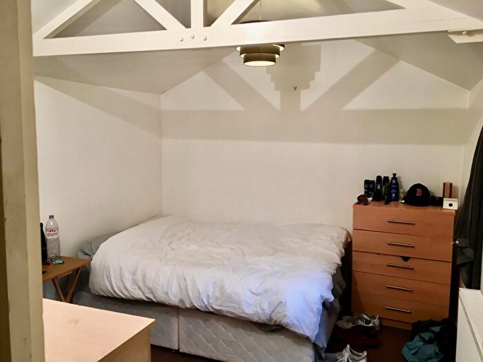 3 Bedroom Flat To Rent In Lavender Hill, Wandsworth, London, SW11