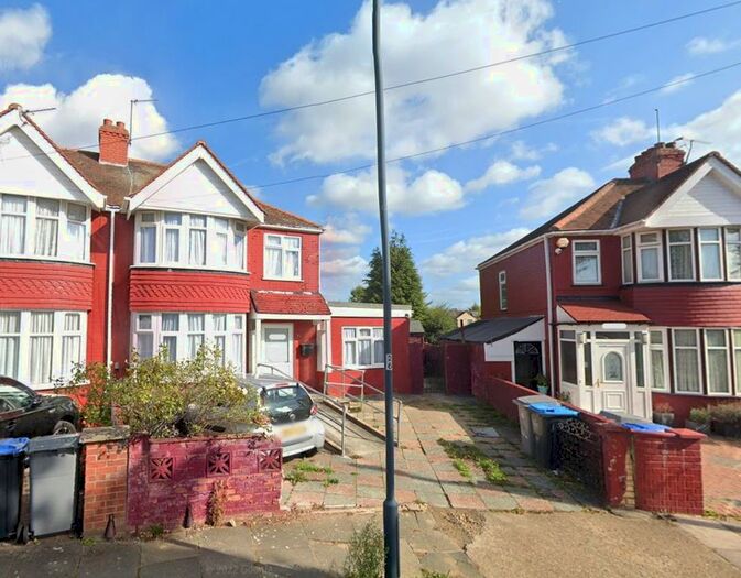 5 Bedroom Semi-Detached House To Rent In Lancelot Road, Wembley, HA0