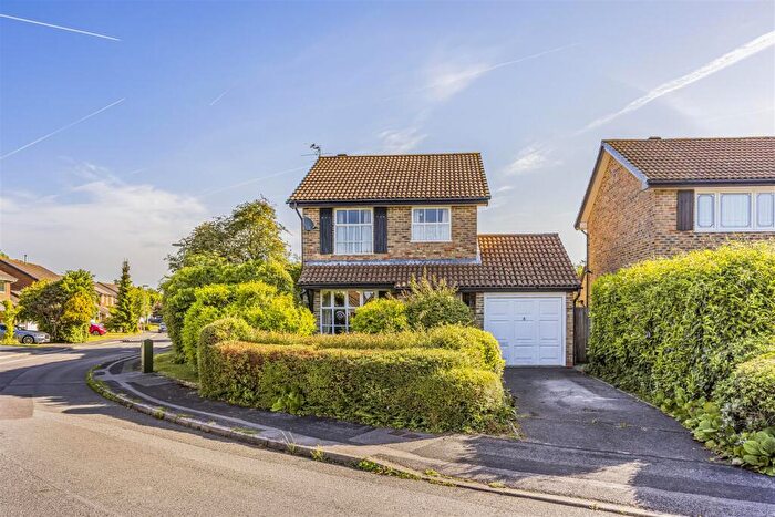 3 Bedroom Detached House For Sale In Oakmeadow Close, Emsworth, PO10