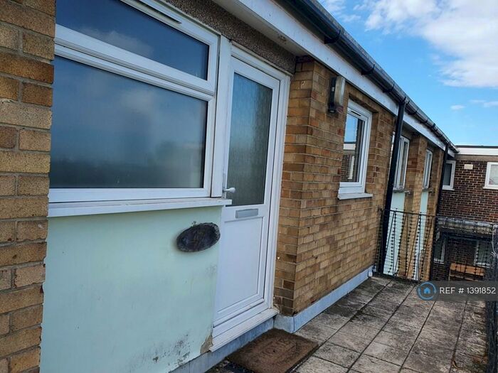 1 Bedroom Flat To Rent In Lapis Close, Gravesend, DA12