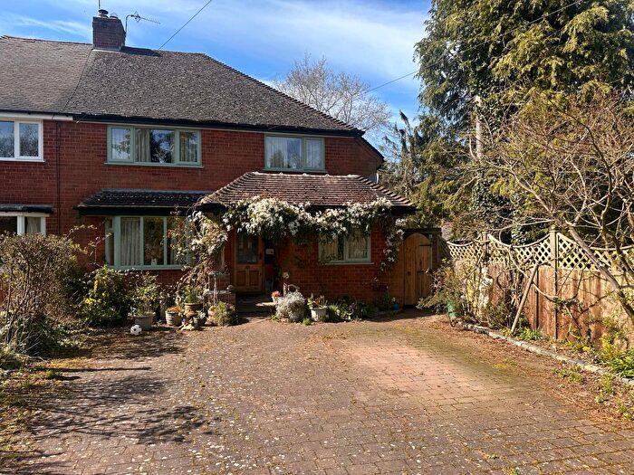 3 Bedroom Semi-Detached House For Sale In Mayswood Road, Wootton Wawen, B95
