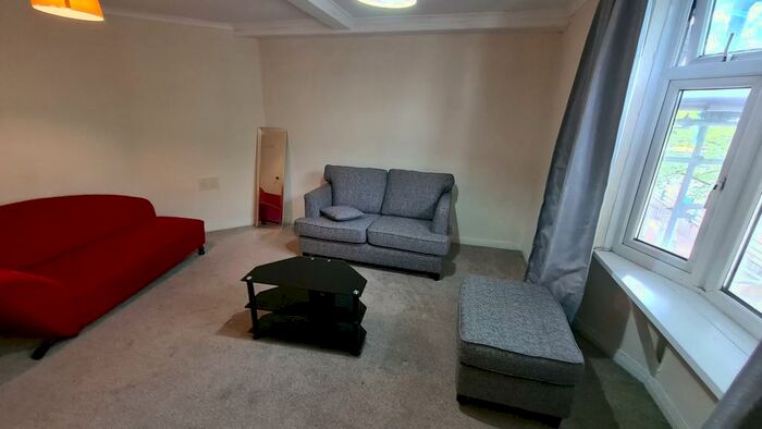 3 Bedroom Apartment To Rent In Seymour Court, Islington Row, B15