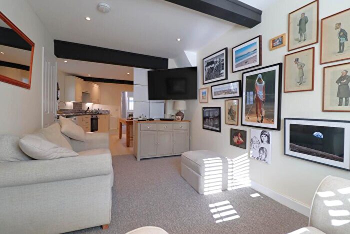 2 Bedroom End Of Terrace House For Sale In London Road, Marlborough, SN8