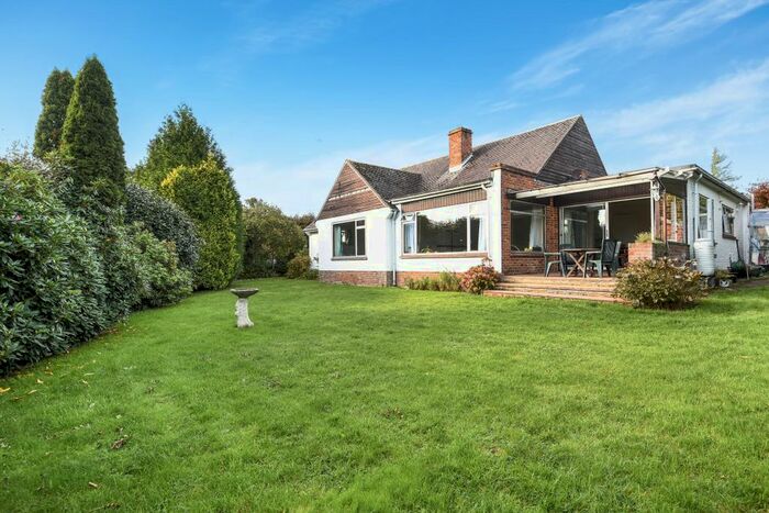 3 Bedroom Bungalow To Rent In Maturin Close, Lymington, SO41