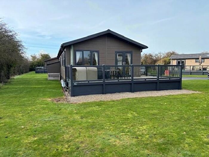 2 Bedroom Mobile/park Home For Sale In Monkton Street, Monkton, Ramsgate, CT12