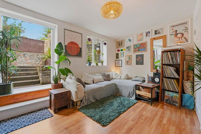 2 Bedroom Maisonette For Sale In Bell Hill Road, Bristol, BS5