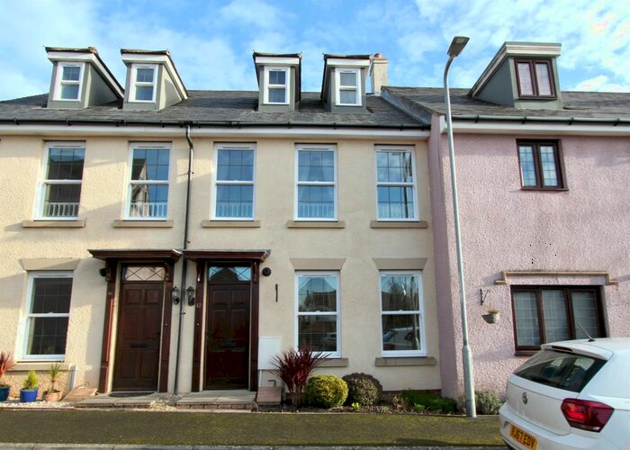 4 Bedroom Property For Sale In King Harolds View, Portskewett, Caldicot, NP26