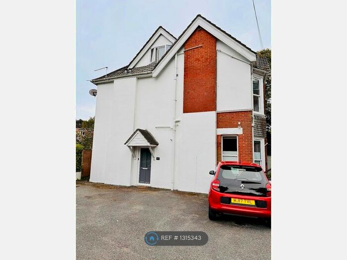 2 Bedroom Flat To Rent In Denewood Road, Bournemouth, BH4
