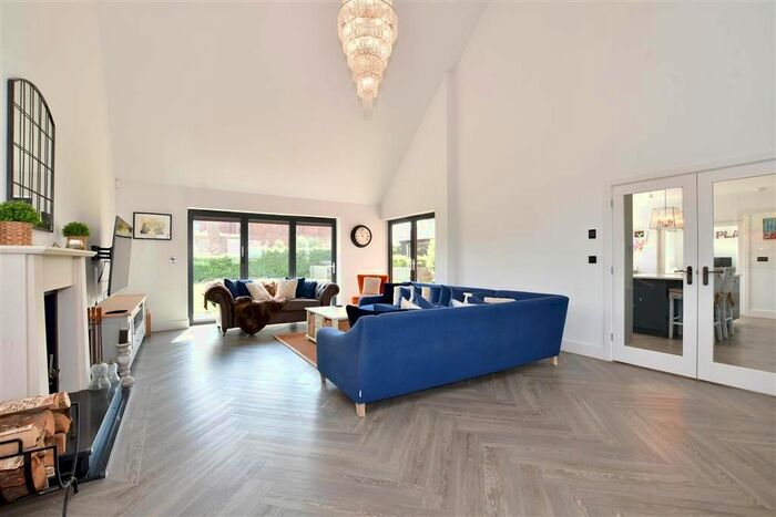 6 Bedroom Detached House For Sale In Hammill Road, Woodnesborough, Sandwich, Kent, CT13